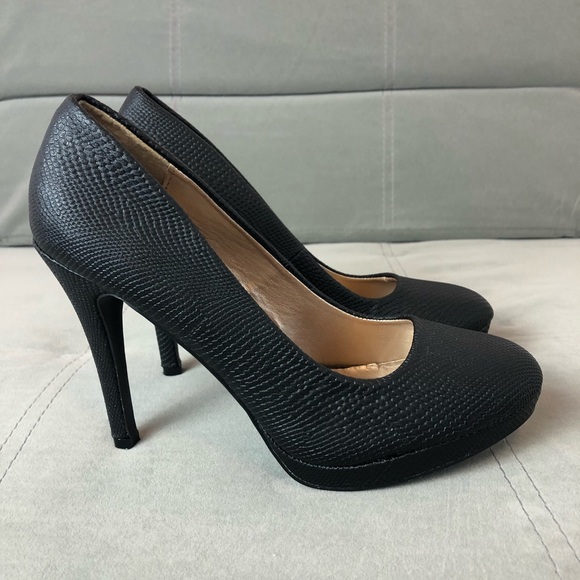 Charlotte Russe black textured platform heels - Picture 3 of 8